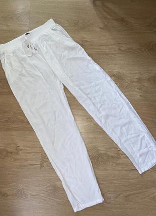 Легкие белые брюки женские