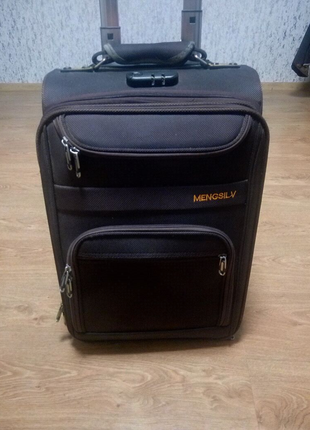 Компактний чемодан валіза