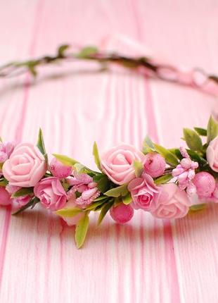 Асиметричний вінок віночок з квітами рожевий
