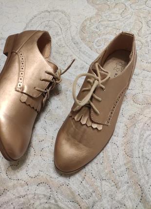 Нові жіночі туфлі оксфорди брони на шнурівці р.