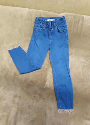 Яркие джинсы лосины скинни зауженные укороченные
