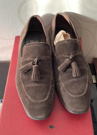 Замшевые туфли мокасины от salvatore ferragamo
