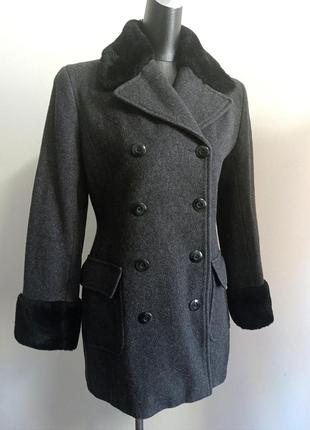 Теплое шерстяное пальто с мехом в винтажном ретро стиле