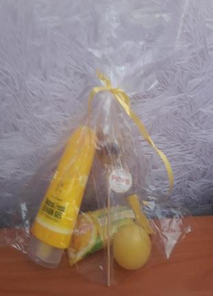 Подарочный набор "лимонный" в упаковке: свеча, леденец, крем д...