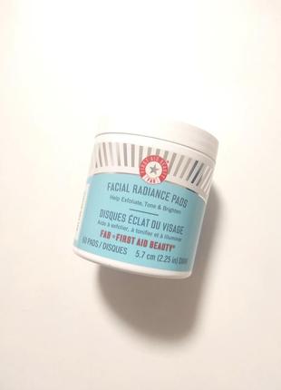 Пади з кислотами first aid beauty facial radiance pads тонік