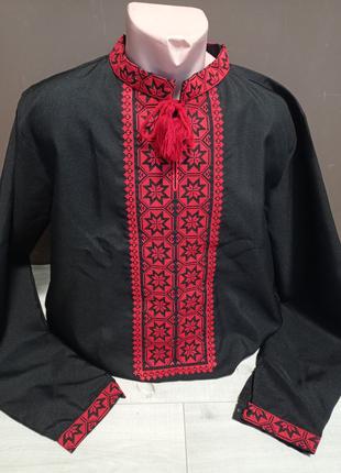 Дизайнерская черная мужская вышиванка "Гармония" с красной выш...