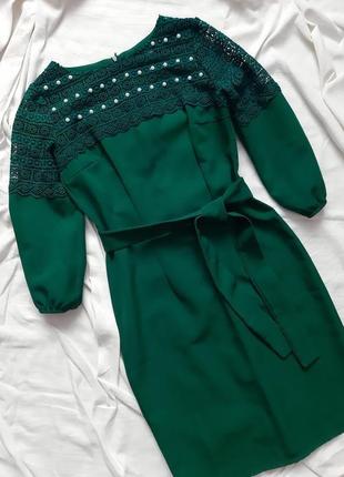 Трендовое зеленое классическое платье с кружевом