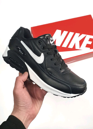 Nike Air Max 90
•Black White•