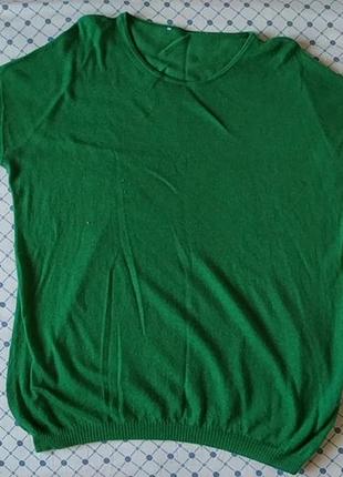 Зеленый тонкий свитер