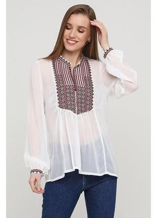 Блузка шифонова вільного силуету з вишивкою на грудях