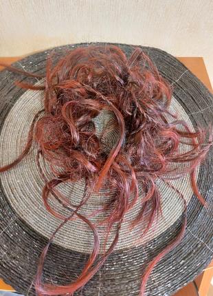 Резинка из искусственных волос с жгутиками-косицами
