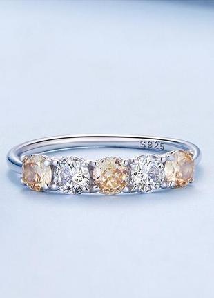 Серебряное кольцо с фианитами цвета "шампань"