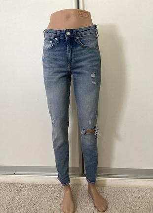Базовые джинсы с потертостями girlfriend No433
