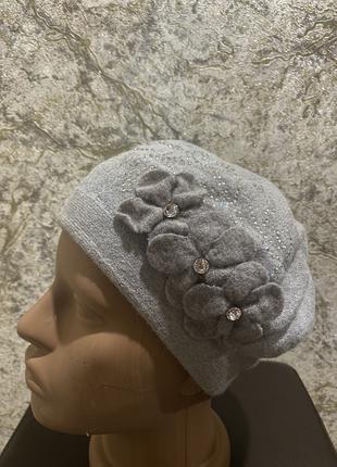 Зимова жіноча шапка тепла