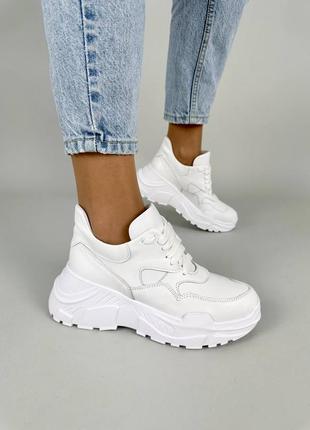 Женские белые кроссовки из натуральной кожи на платформе