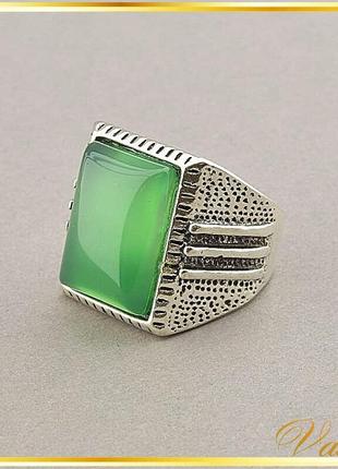 Симпатичное кольцо c зеленым натуральным хризопразом