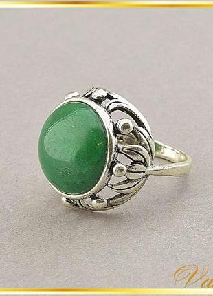 Красивое кольцо c зеленым натуральным хризопразом