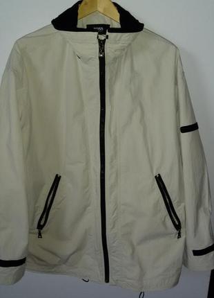 Легкая куртка hugo boss sport размер 56