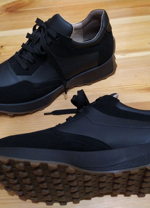 Стильні жіночі кросівки чорного кольору з натуральної шкіри і зам