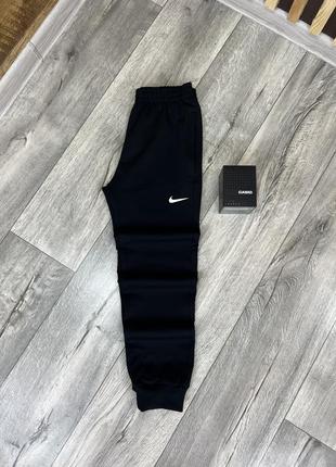 Спортивные штаны nike