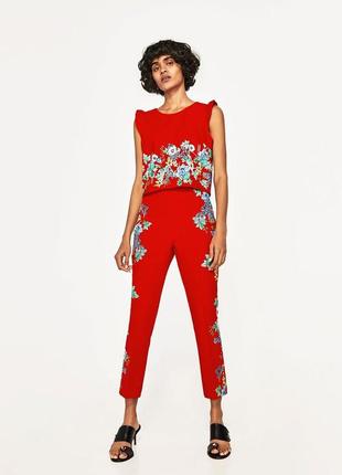 Красные укороченные брюки zara с цветочным принтом