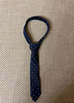 Симпатичный тонкий галстук темно-синий