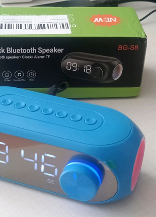 Bluetooth-динамік з радіо і дзеркальним годинником