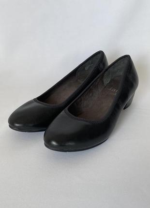Чорні туфлі робочі невисокий каблук повсякденні на роботу