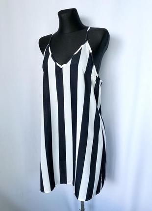 Shein сукня в смужку чорно біла міні