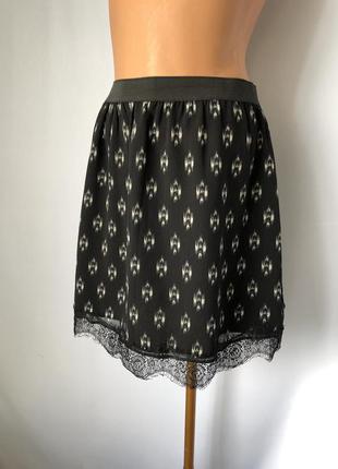 Etam черная мини юбочка с кружевом на резинке юбка короткая
