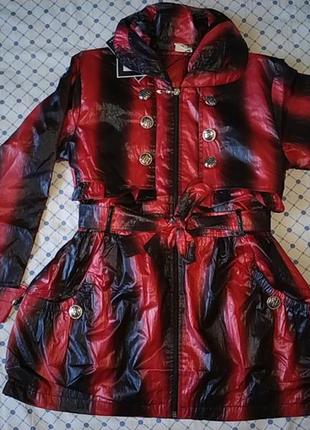 Изящная черно-красная куртка с водоотталкивающим покрытием d-100