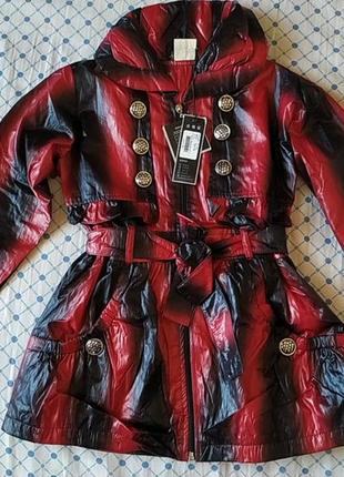 Изящная черно-красная куртка с водоотталкивающим покрытием d-100