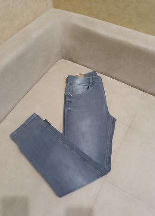 Новые джинсы на подростка 158-урост