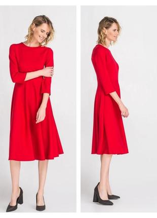 Красное стрейчевое платье миди