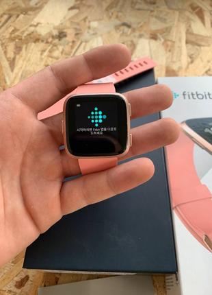 Б/У Смарт часы Fitbit Versa Fitness Watch Small/Large Peach/Ro...