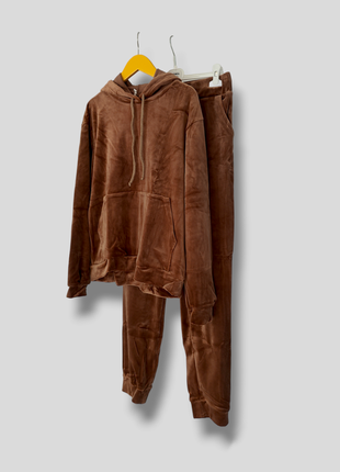 Спортивный костюм 203 коричневый карамель с капюшоном велюровы...