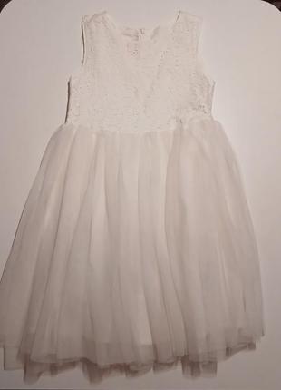 Белое платье