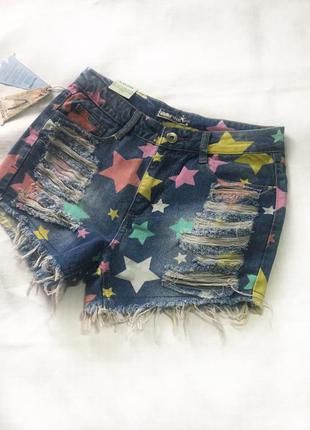 Короткие джинсовые шорты яркие звёзды, потертости, рваные