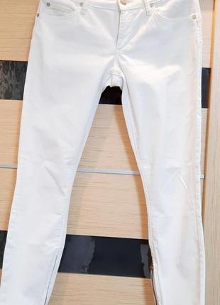 Белые трендовые джинсы, итальялия