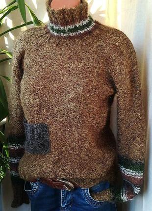 Теплый уютный свитер. мохеровый свитер с длинным рукавом. поло...