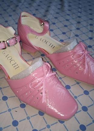 Розовые сандалии gaochi