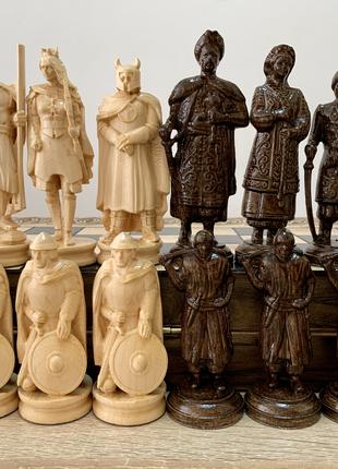 Набор шахматных фигур "Рыцари & Казаки" из древесины клена