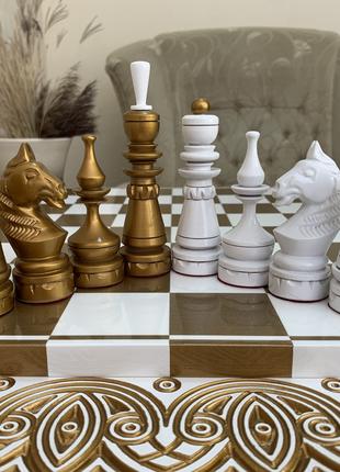 Шахматные фигуры "Classic Luxe" в бело-золотом цвете из клена
