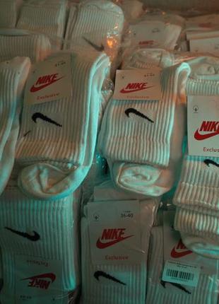 Высокие мужские спортивные носки Nike для футбола, белого цвета.