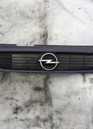 Opel Astra решетка радиатора