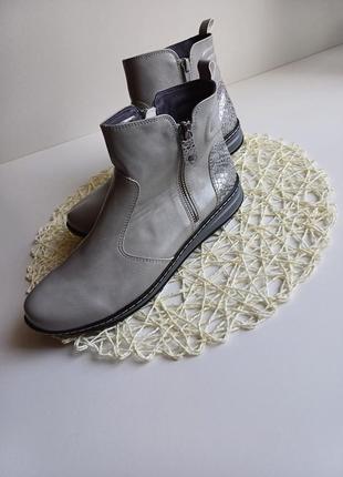 Новые удобные ботинки деми со вставками под рептилию с эко-кож...