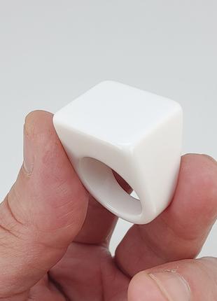 Кольцо бижутерное (акрил, белый) размер 17,0 арт. 04172