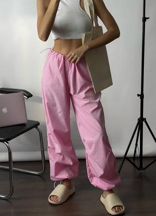 Практичные и стильные штаны Карго-парашюты розовый