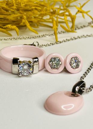 Набор из розовой керамики кулон кольцо и пусеты