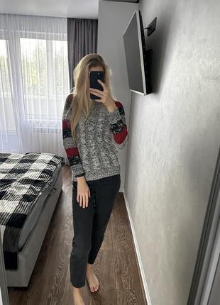 Серый свитер